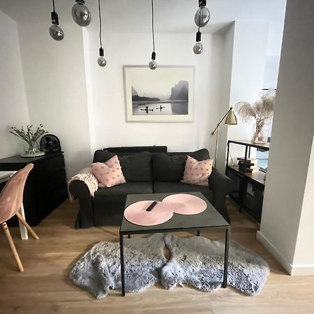 Garden Place Apartment Варшава Екстериор снимка